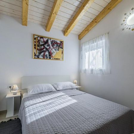 Modean In Pula - Haus Fuer 2-3 Personen Villa Dış mekan fotoğraf