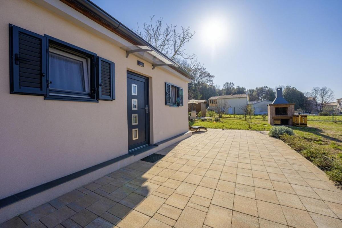 Modean In Pula - Haus Fuer 2-3 Personen Villa Dış mekan fotoğraf