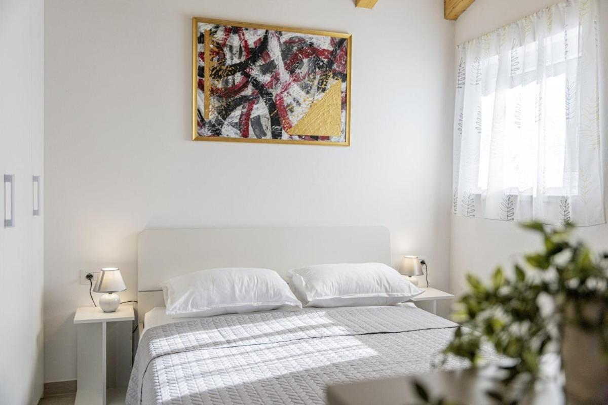 Modean In Pula - Haus Fuer 2-3 Personen Villa Dış mekan fotoğraf