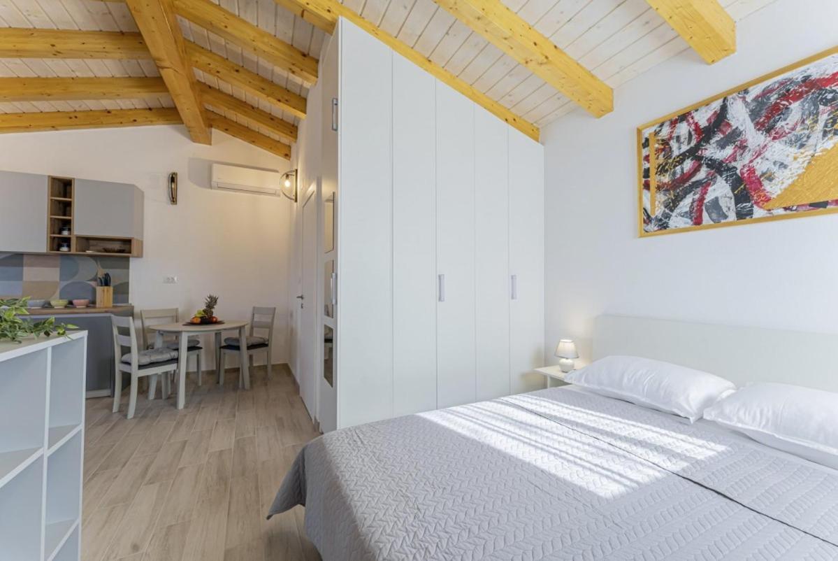 Modean In Pula - Haus Fuer 2-3 Personen Villa Dış mekan fotoğraf