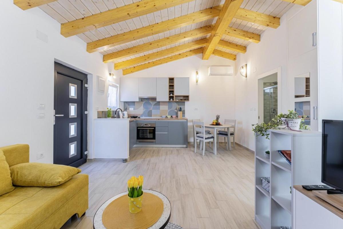 Modean In Pula - Haus Fuer 2-3 Personen Villa Dış mekan fotoğraf