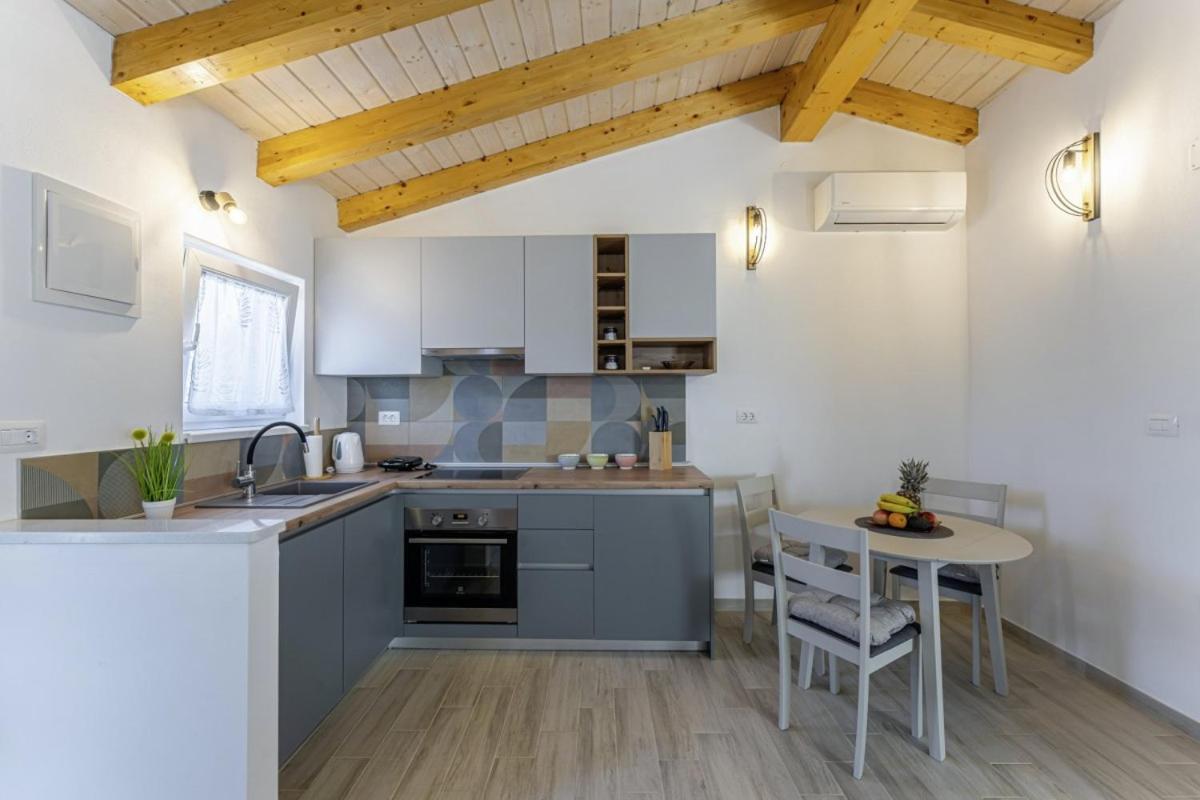 Modean In Pula - Haus Fuer 2-3 Personen Villa Dış mekan fotoğraf