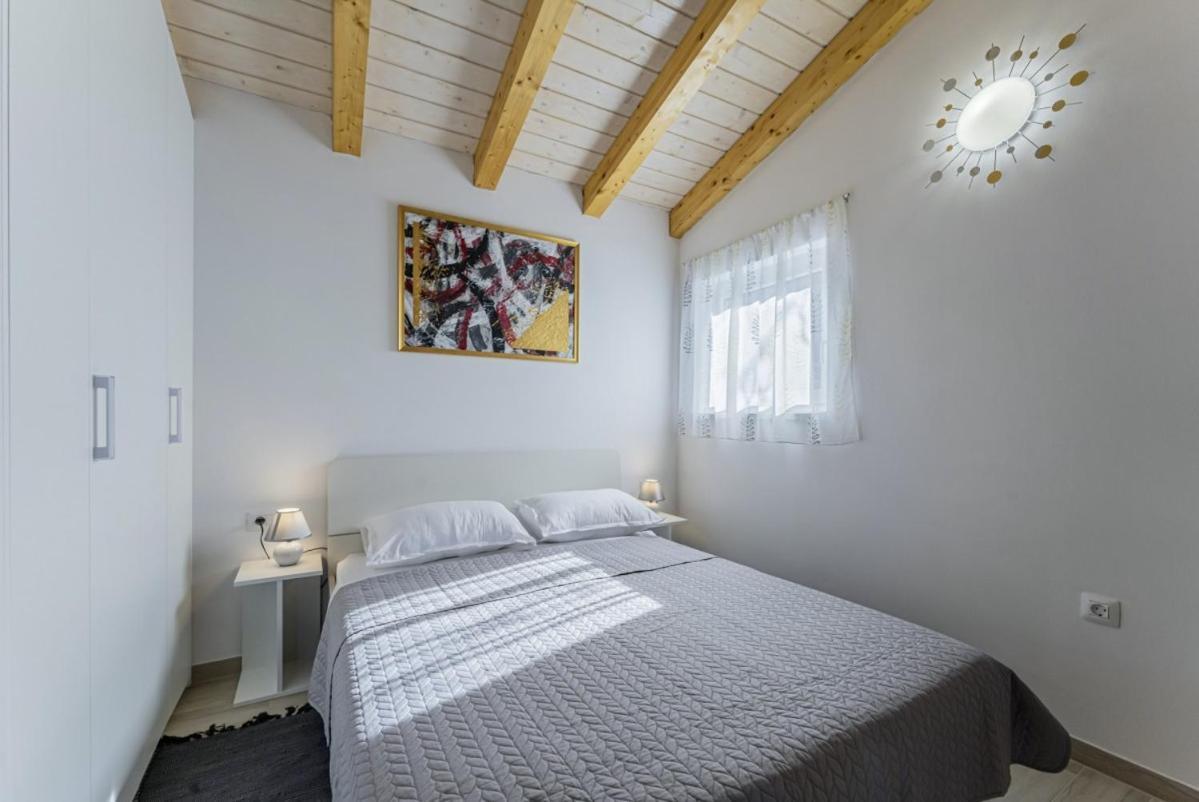 Modean In Pula - Haus Fuer 2-3 Personen Villa Dış mekan fotoğraf