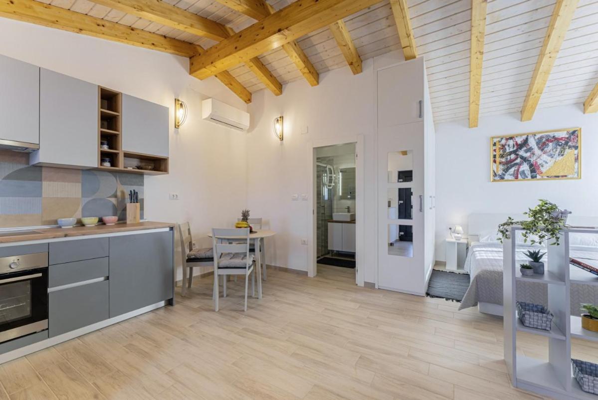 Modean In Pula - Haus Fuer 2-3 Personen Villa Dış mekan fotoğraf