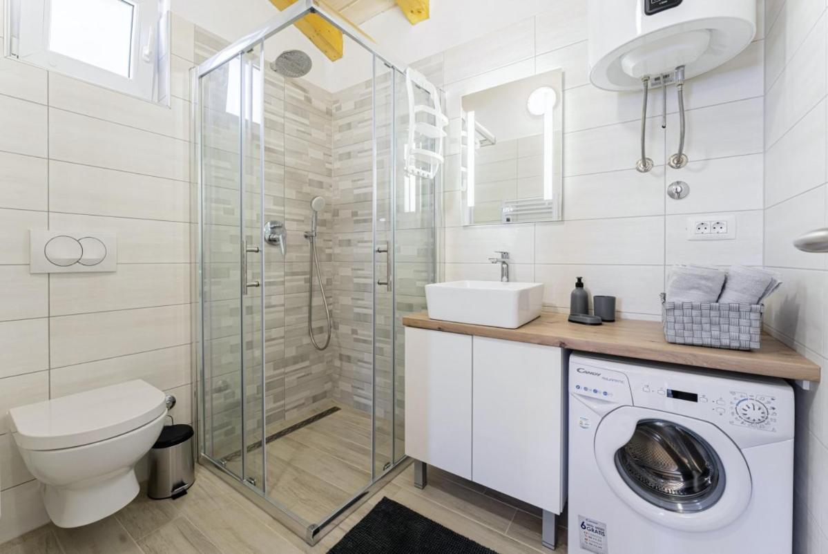 Modean In Pula - Haus Fuer 2-3 Personen Villa Dış mekan fotoğraf